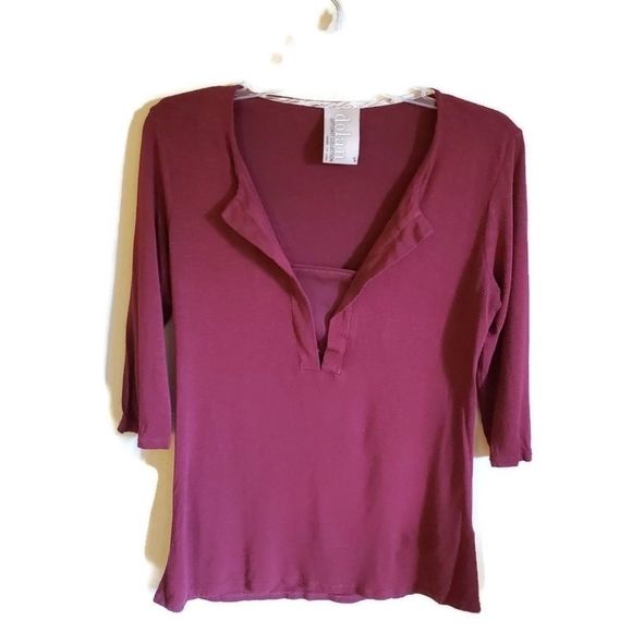 ANTHROPOLOGIE Dolan Split Front Maroon Tee Size S - Picture 1 of 8